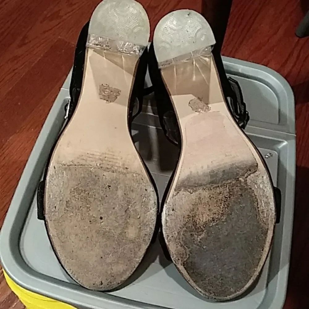 D. Shoes. - Picture 12 of 17
